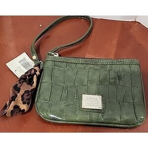 Liz Claiborn Green Faux Skin Women's Unused Wristlet Wallet